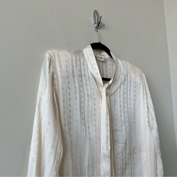 CELINE PARIS- Vintage Cream 100% Silk Pussy Bow Button Down Blouse (Size:40) - Picture 7 of 15